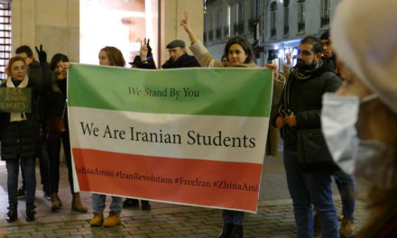 Liberté, solidarité, Iran, les étudiants marchent en soutien au peuple Iranien